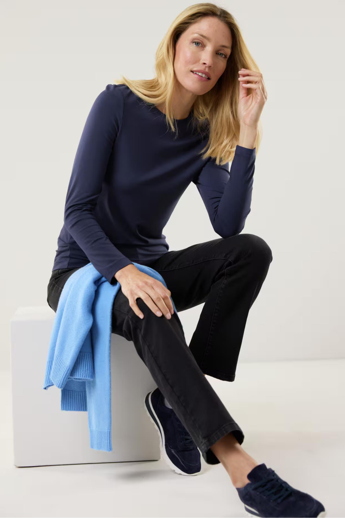 AVENA 43-7565 / 887.991 / 280 0 YAKA BILEK  KOL BASIC  TSH