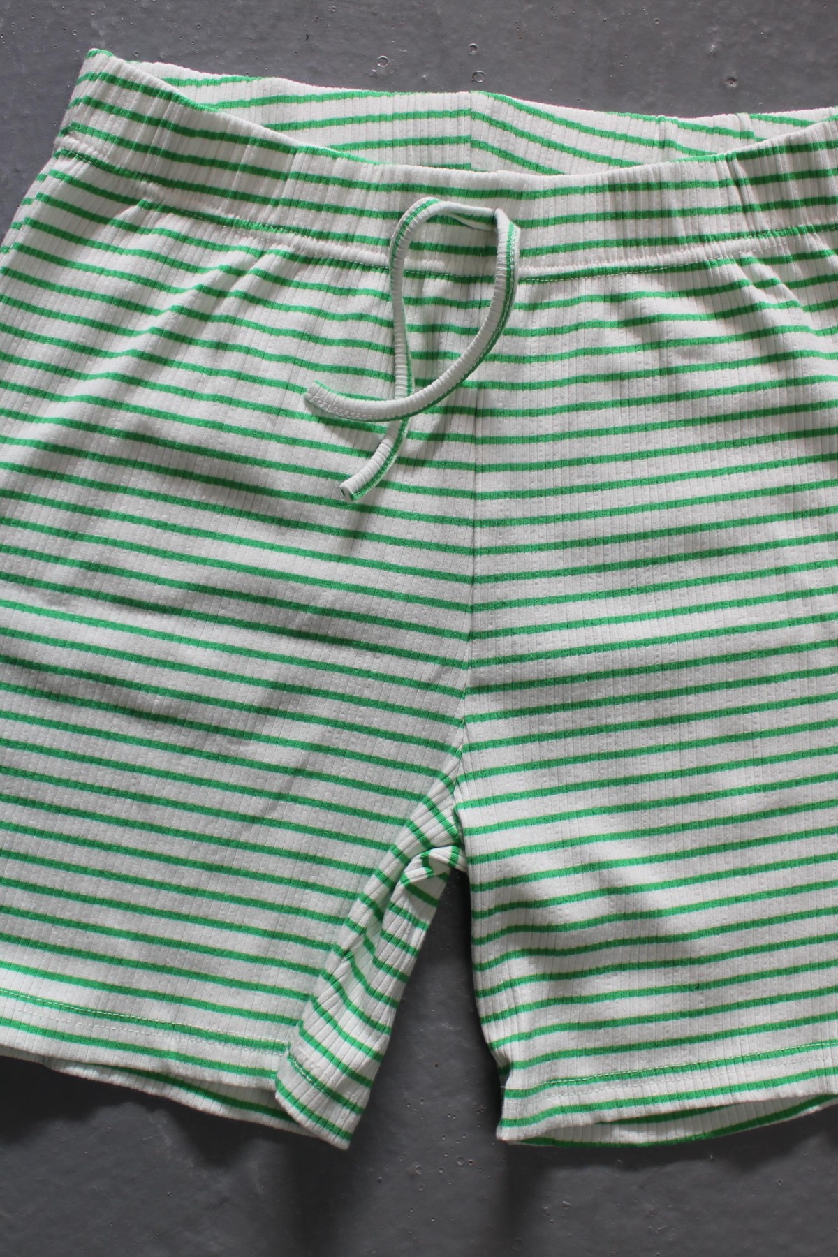 FLEUR BEL LASTIKLI SUS BAGCIKLI CEPSIZ TRIL TRIL  PENYE SHORT