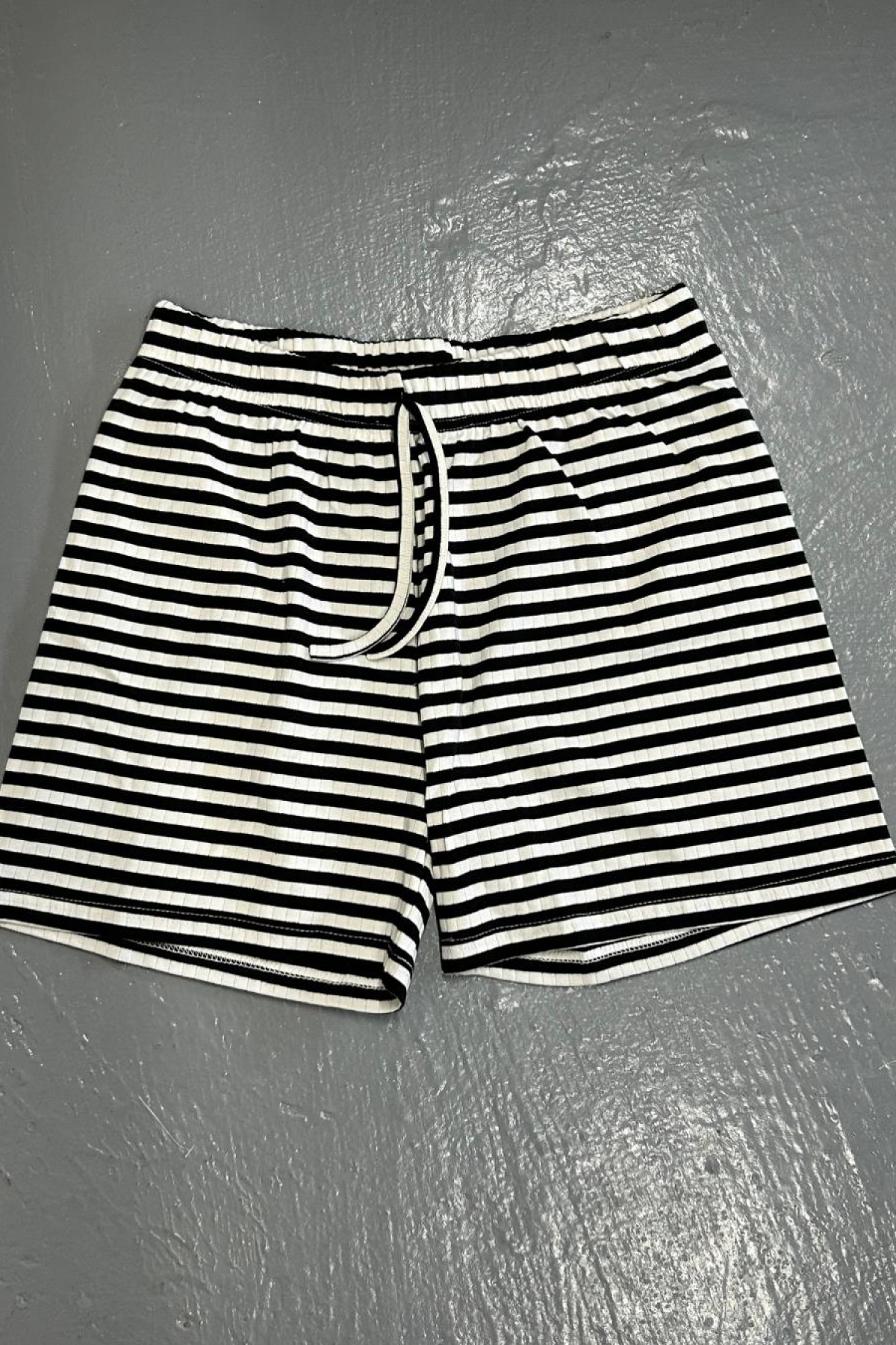 FLEUR BEL LASTIKLI SUS BAGCIKLI CEPSIZ TRIL TRIL PENYE SHORT FLEUR BEL LASTIKLI SUS BAGCIKLI CEPSIZ TRIL TRIL PENYE SHORT