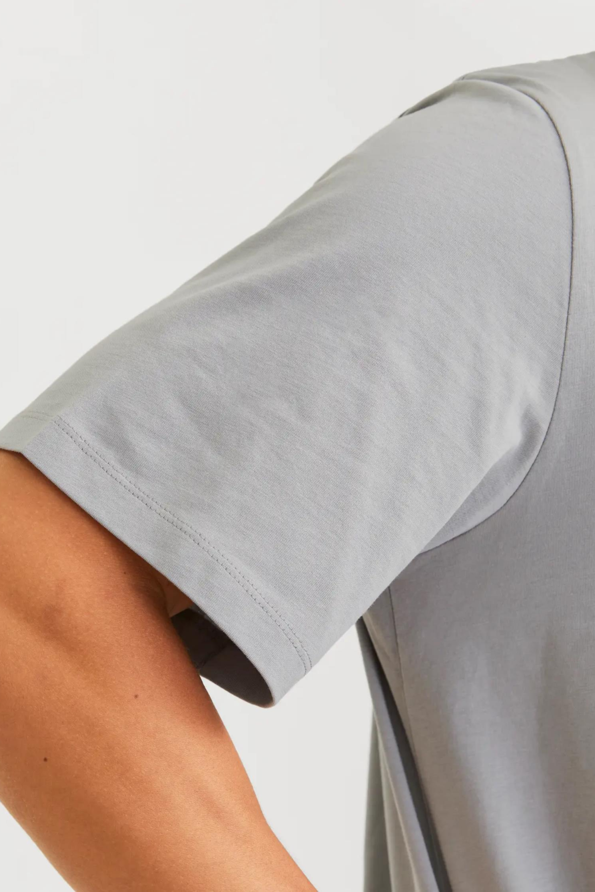 JACK&JONES 12151955 SOL GOGUS KUCUK JACK&JONES YAZILI TSHIRT