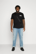 JACK&JONES 12158505 SOL GOGUS YAZILI BUYUK BEDEN KISA KOL TSHIRT