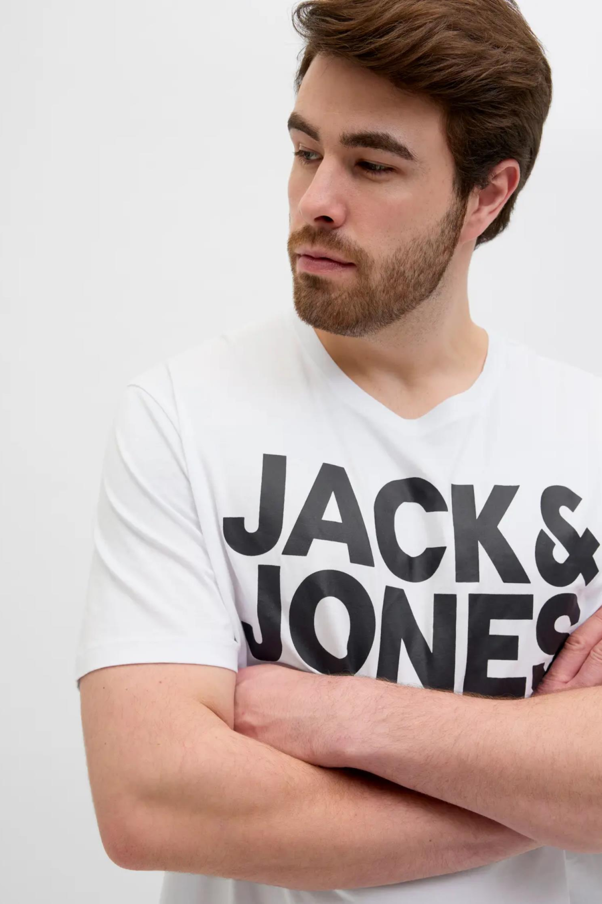 JACK&JONES 12158505 SOL GOGUS YAZILI BUYUK BEDEN KISA KOL TSHIRT