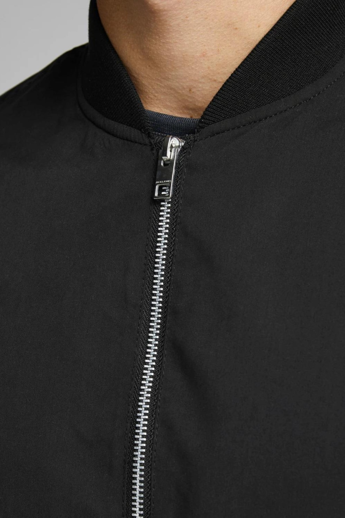 JACK & JONES 12165203 HAKIM V YAKA BAHARLIK ERKEK MONT