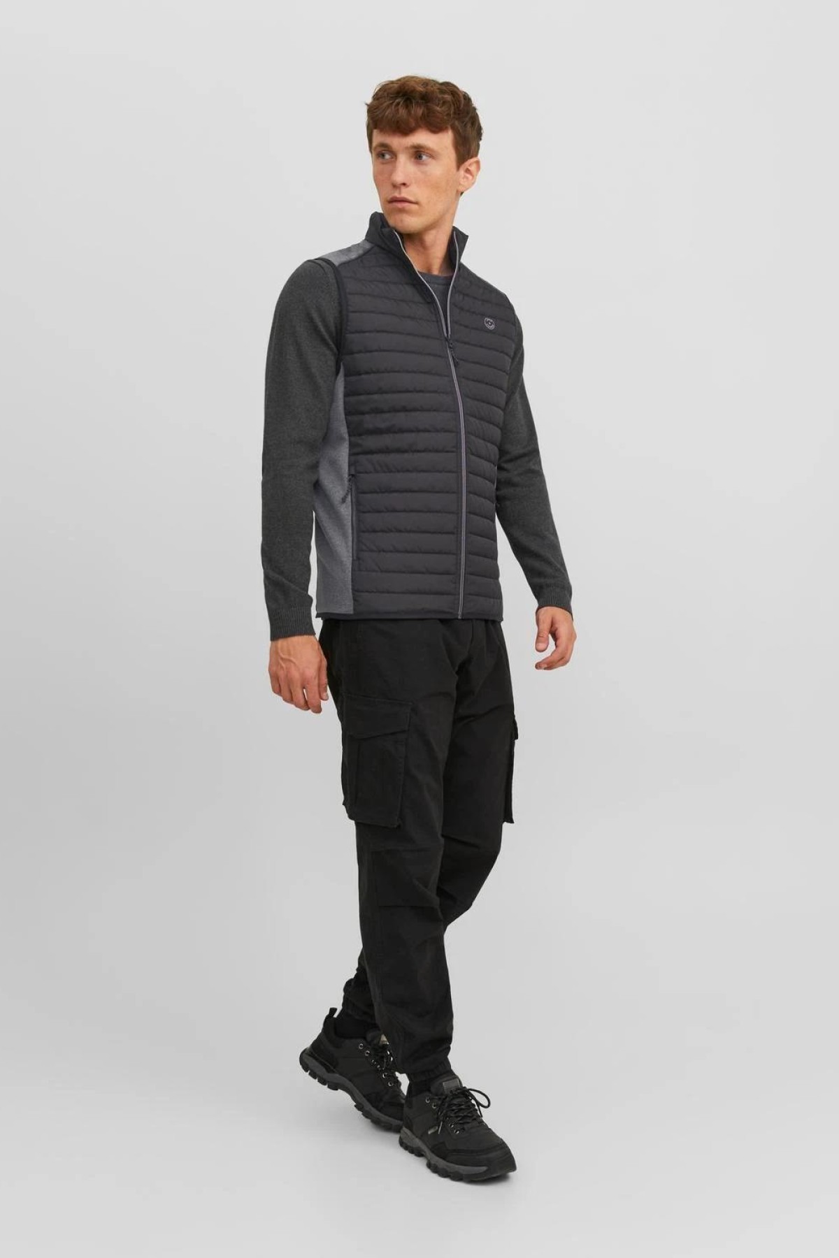 JACK&JONES 12200684 2 CEP YAN VE OMUZ EK PARCA DETAYLI YELEK JACK&JONES 12200684 2 CEP YAN VE OMUZ EK PARCA DETAYLI YELEK