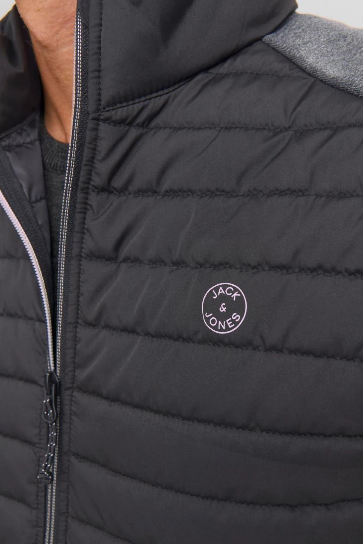 JACK&JONES 12200684 2 CEP YAN VE OMUZ EK PARCA DETAYLI YELEK JACK&JONES 12200684 2 CEP YAN VE OMUZ EK PARCA DETAYLI YELEK