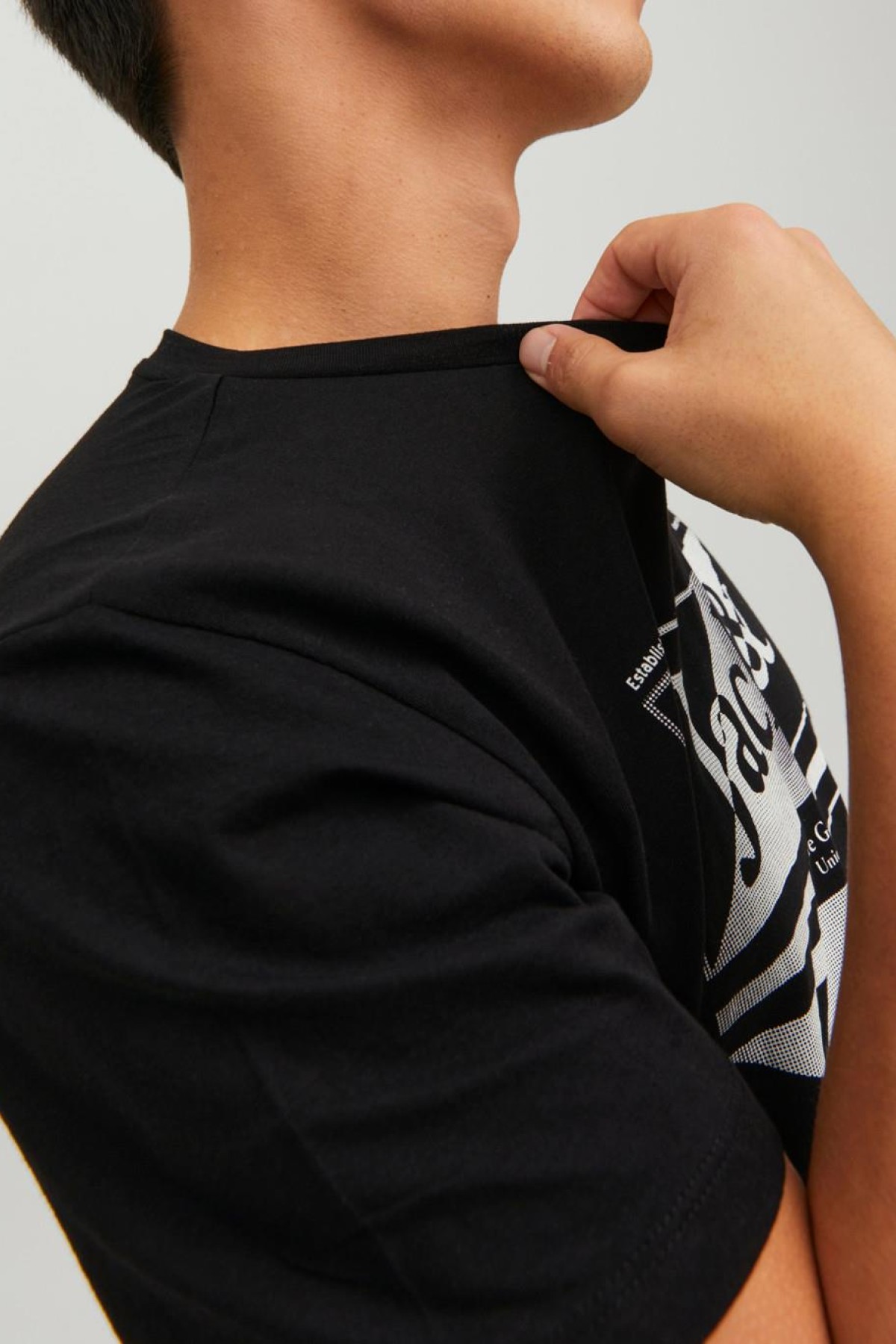 JACK&JONES 12211194 NINETEEN NINETY BASKI 0 YAKA KISA KOL TSHIRT JACK&JONES 12211194 NINETEEN NINETY BASKI 0 YAKA KISA KOL TSHIRT