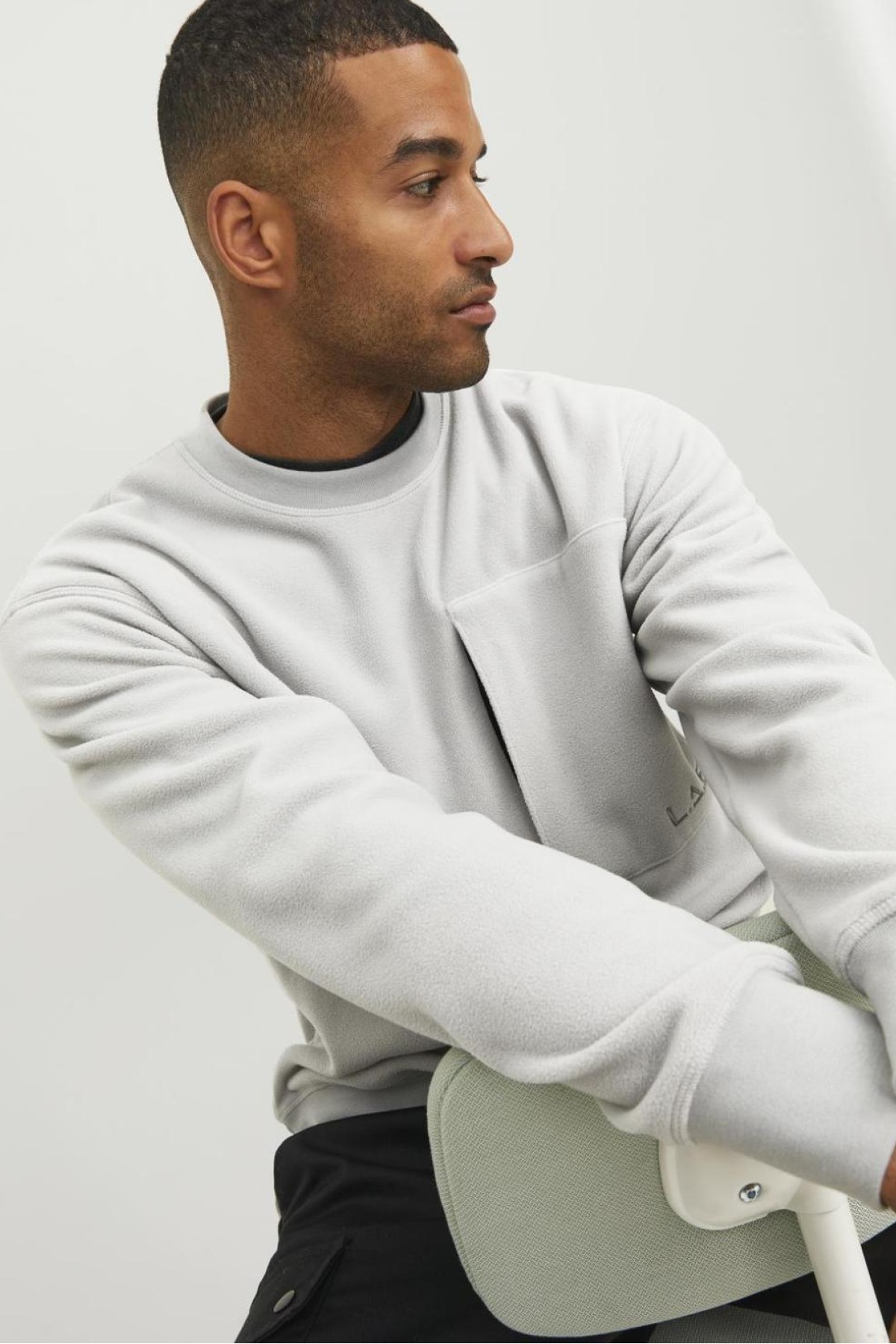 JACK&JONES 12241523 YUVARLAK YAKA GOGUS CEP DETAYLI POLAR SWEAT JACK&JONES 12241523 YUVARLAK YAKA GOGUS CEP DETAYLI POLAR SWEAT