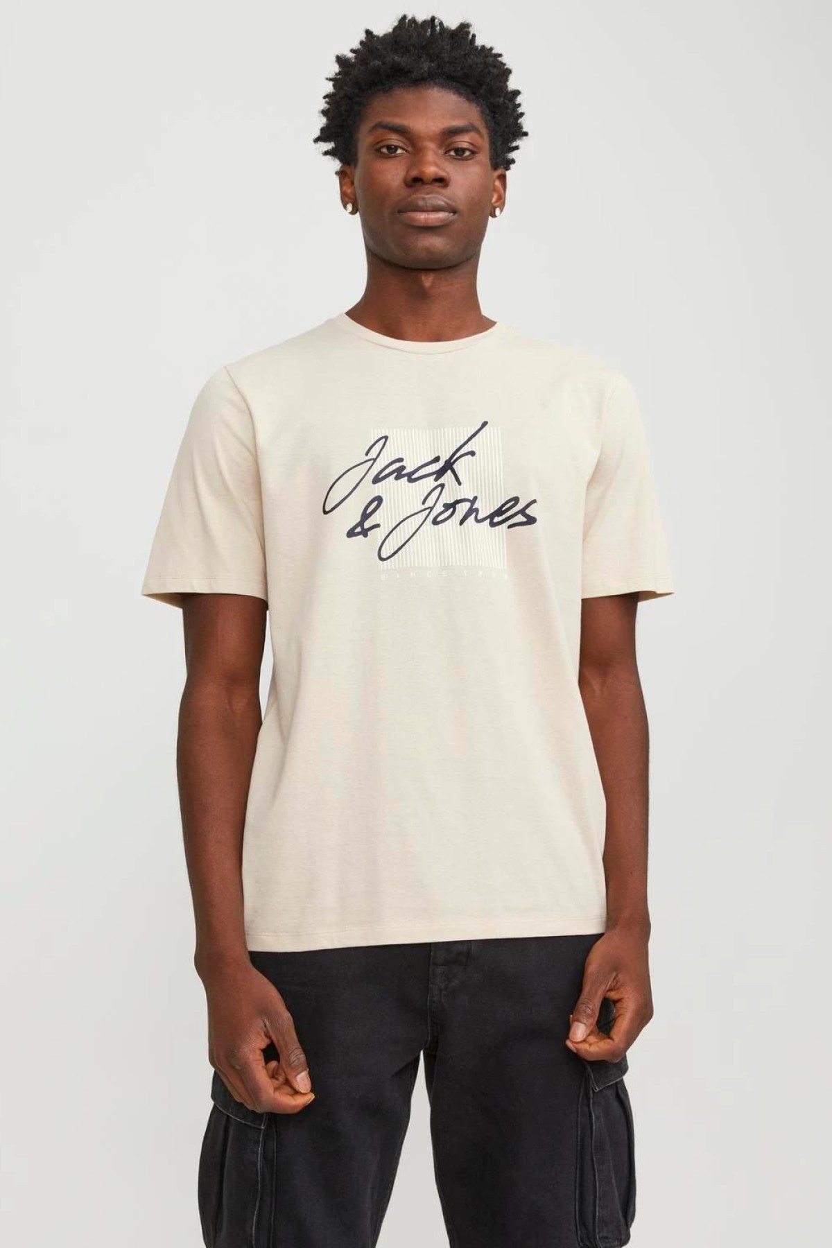JACK&JONES 12247779 ON CIZGI UZERI YAZILI   0 YAKA KISA KOL TSH