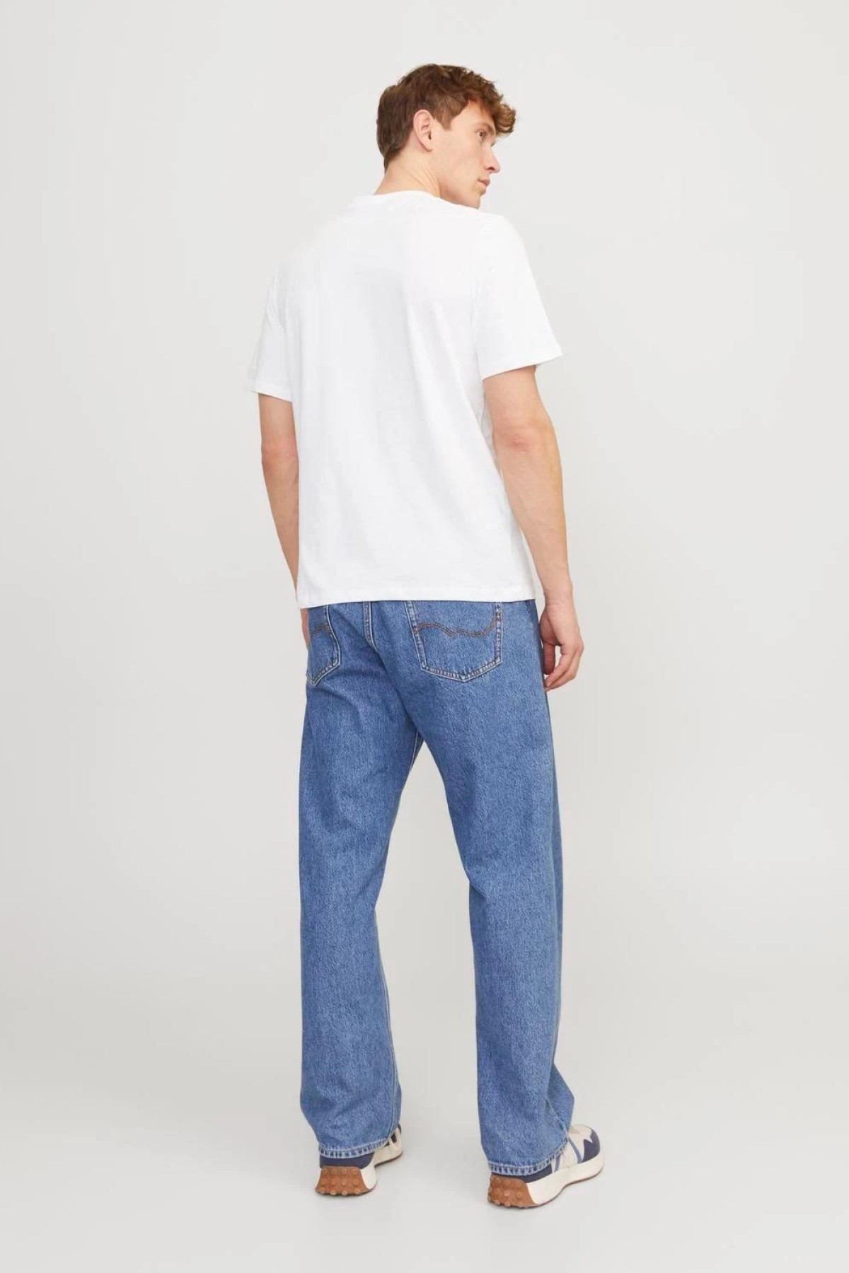 JACK&JONES 12247779 ON CIZGI UZERI YAZILI 0 YAKA KISA KOL TSH JACK&JONES 12247779 ON CIZGI UZERI YAZILI 0 YAKA KISA KOL TSH