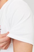 JACK&JONES 12247779 ON CIZGI UZERI YAZILI   0 YAKA KISA KOL TSH