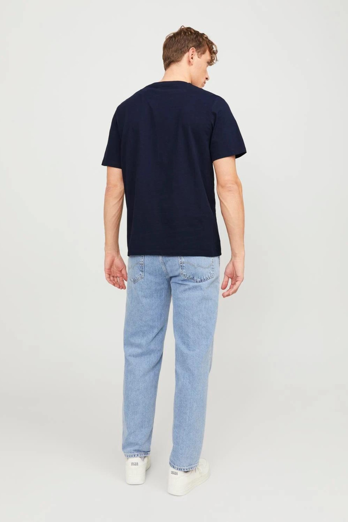 JACK&JONES 12247779 ON CIZGI UZERI YAZILI 0 YAKA KISA KOL TSH JACK&JONES 12247779 ON CIZGI UZERI YAZILI 0 YAKA KISA KOL TSH