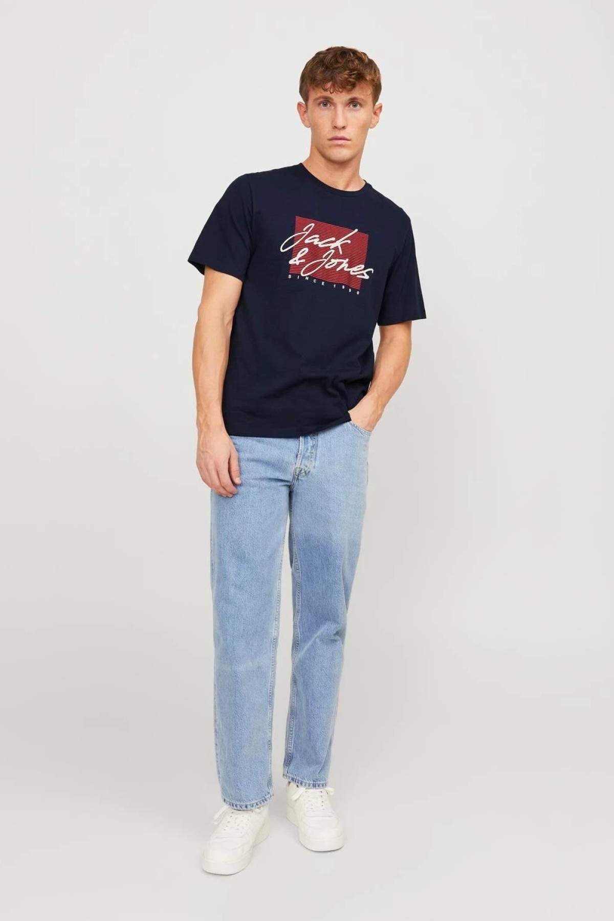 JACK&JONES 12247779 ON CIZGI UZERI YAZILI 0 YAKA KISA KOL TSH JACK&JONES 12247779 ON CIZGI UZERI YAZILI 0 YAKA KISA KOL TSH