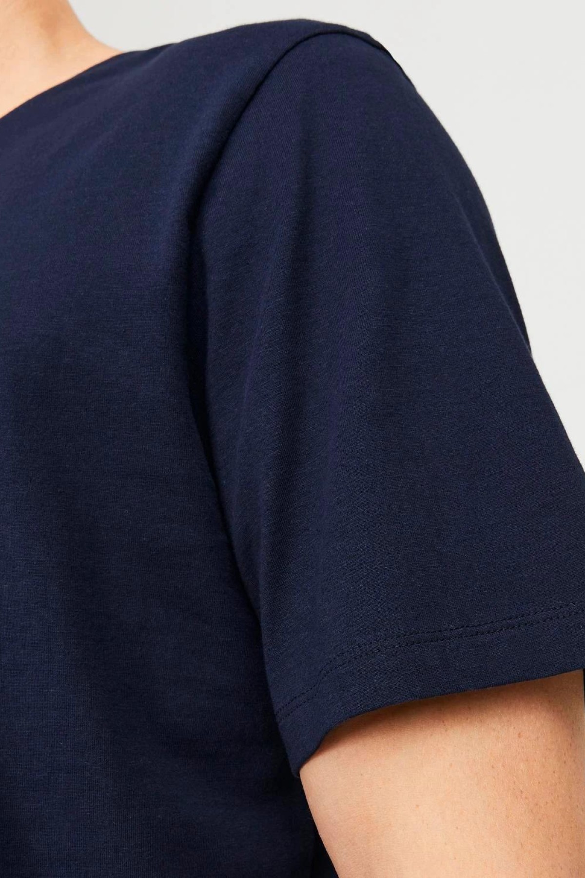 JACK&JONES 12247779 ON CIZGI UZERI YAZILI 0 YAKA KISA KOL TSH JACK&JONES 12247779 ON CIZGI UZERI YAZILI 0 YAKA KISA KOL TSH