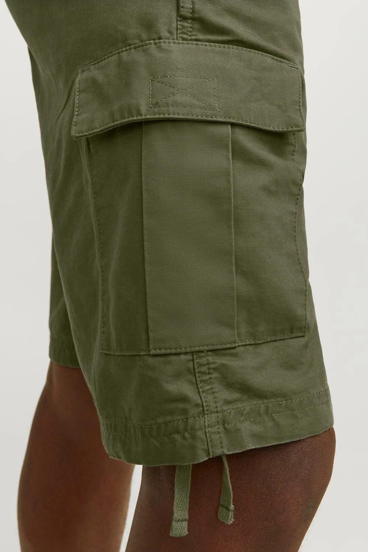 JACK&JONES 12248685 6 CEPLI YANLAR PUSKULLU KARGO SHORT JACK&JONES 12248685 6 CEPLI YANLAR PUSKULLU KARGO SHORT