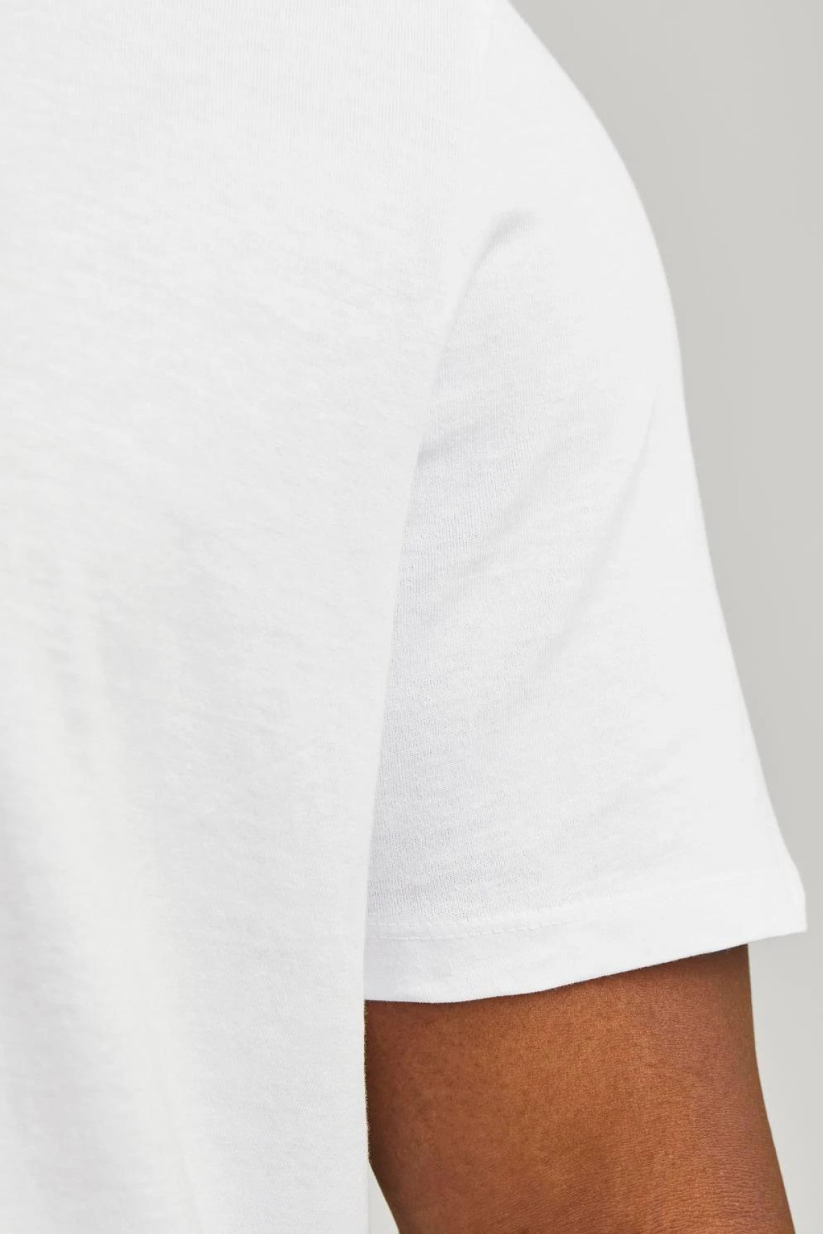 JACK&JONES 12250623 BASIC %100 COTON  BUYUK BEDEN 0 YAKA KISA KOL TSHIRT JACK&JONES 12250623 BASIC %100 COTON  BUYUK BEDEN 0 YAKA KISA KOL TSHIRT