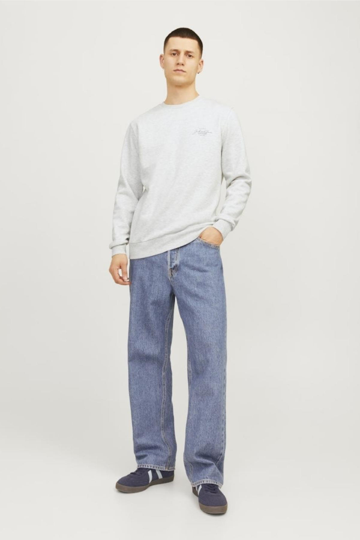 JACK&JONES 12256837 SOL GOGUS YAZILI YUVARLAK YADA UZUN KOL SWEAT JACK&JONES 12256837 SOL GOGUS YAZILI YUVARLAK YADA UZUN KOL SWEAT