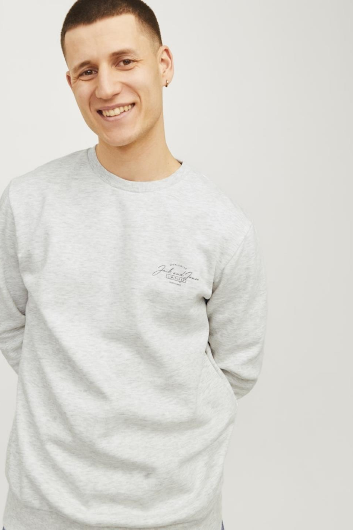 JACK&JONES 12256837 SOL GOGUS YAZILI YUVARLAK YADA UZUN KOL SWEAT JACK&JONES 12256837 SOL GOGUS YAZILI YUVARLAK YADA UZUN KOL SWEAT