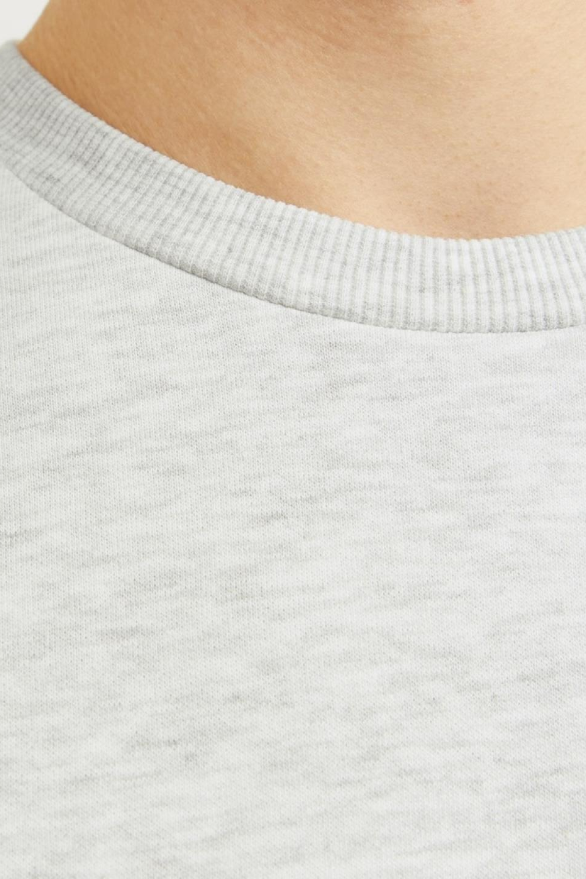 JACK&JONES 12256837 SOL GOGUS YAZILI YUVARLAK YADA UZUN KOL SWEAT JACK&JONES 12256837 SOL GOGUS YAZILI YUVARLAK YADA UZUN KOL SWEAT