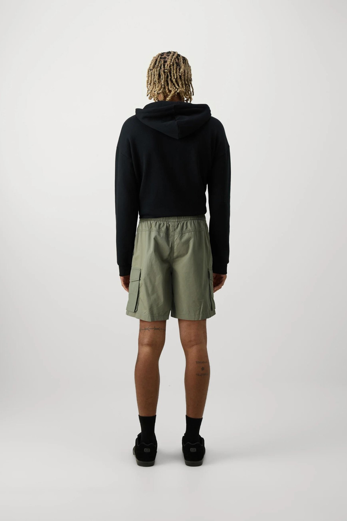 JACK&JONES 12268333 BEL LASTIKLI VE IP BAGLAMALI 6 CEPLI KARGO SHORT JACK&JONES 12268333 BEL LASTIKLI VE IP BAGLAMALI 6 CEPLI KARGO SHORT
