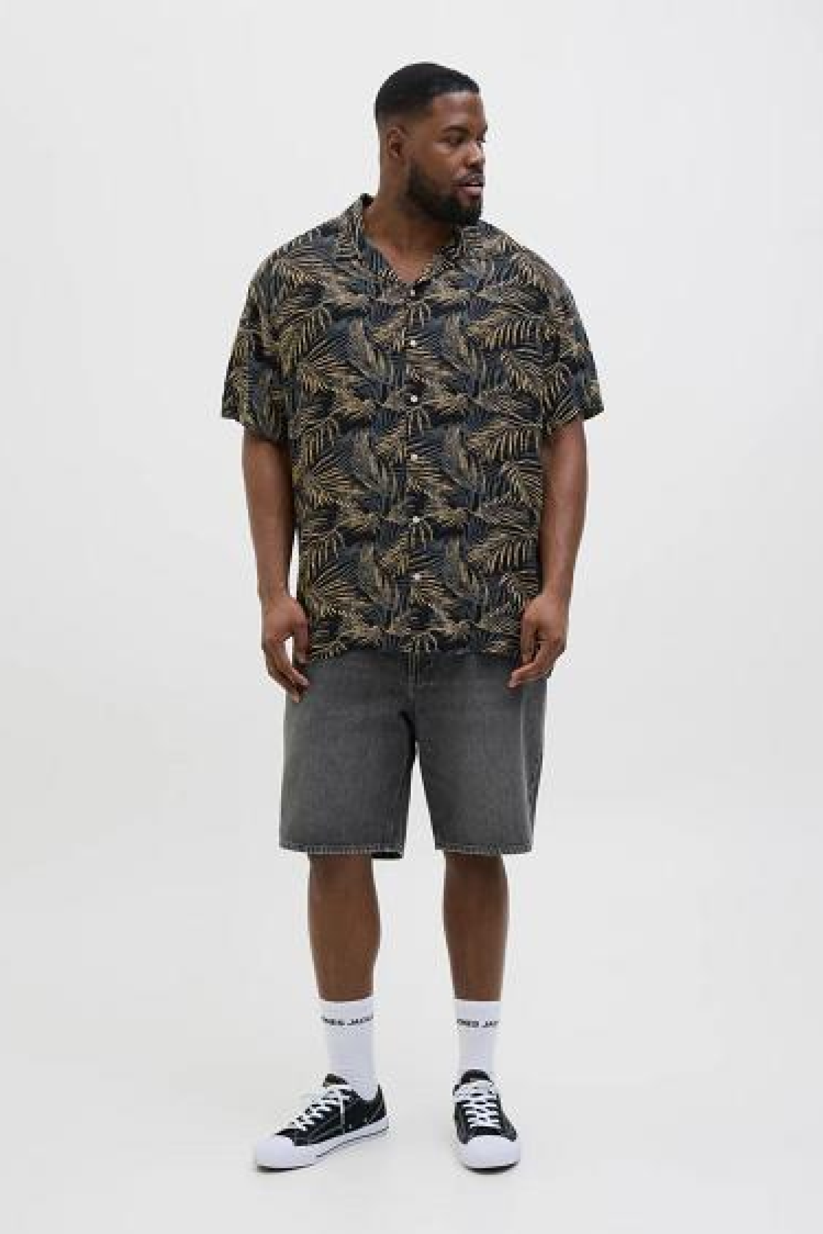 JACK&JONES 12269096 JJEJEFF TROPICAL BUYUK BEDEN KISA KOL GOMLEK JACK&JONES 12269096 JJEJEFF TROPICAL BUYUK BEDEN KISA KOL GOMLEK
