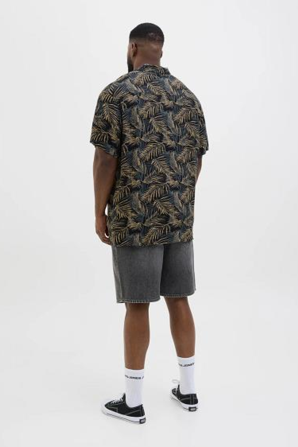 JACK&JONES 12269096 JJEJEFF TROPICAL BUYUK BEDEN KISA KOL GOMLEK JACK&JONES 12269096 JJEJEFF TROPICAL BUYUK BEDEN KISA KOL GOMLEK