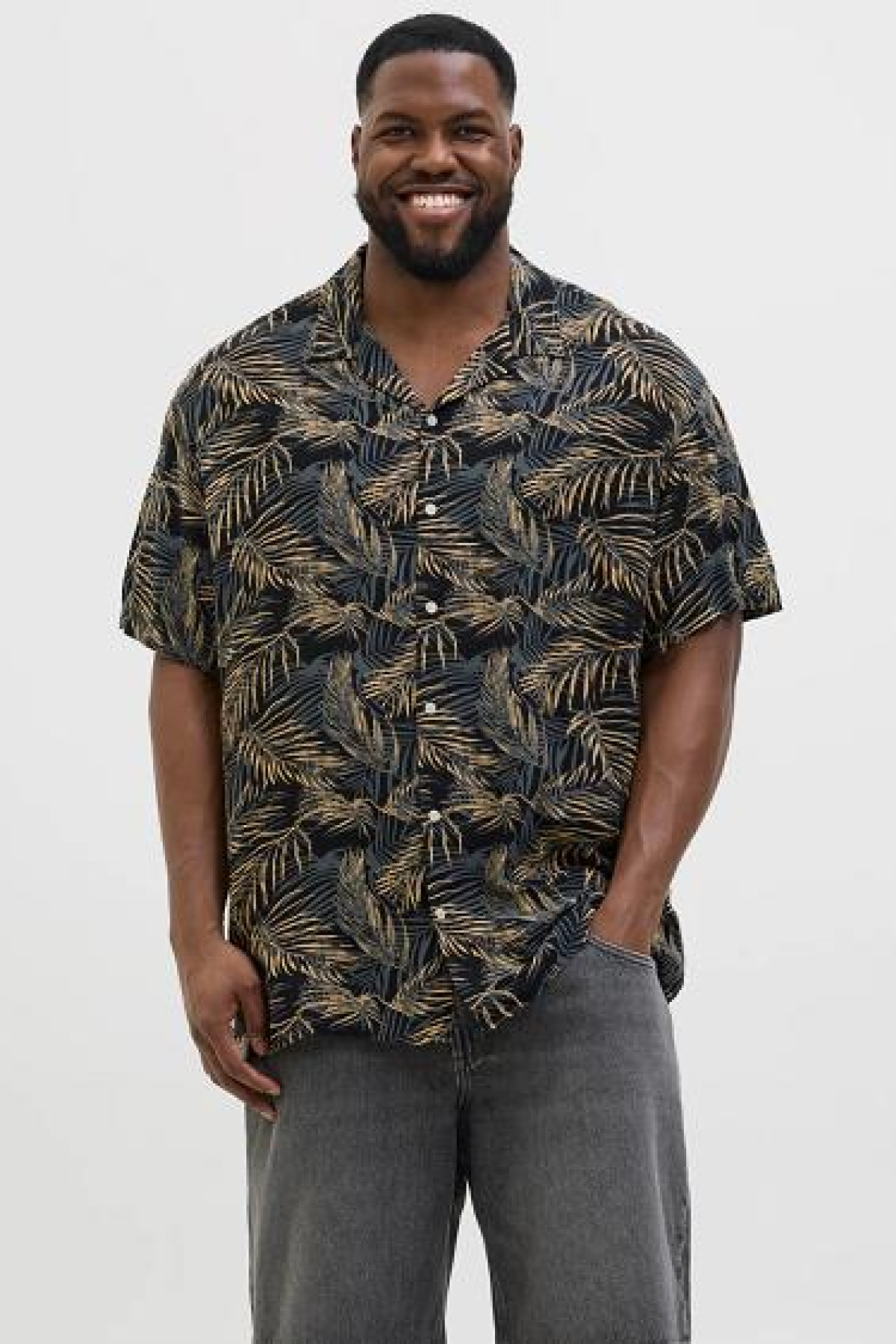 JACK&JONES 12269096 JJEJEFF TROPICAL BUYUK BEDEN KISA KOL GOMLEK JACK&JONES 12269096 JJEJEFF TROPICAL BUYUK BEDEN KISA KOL GOMLEK