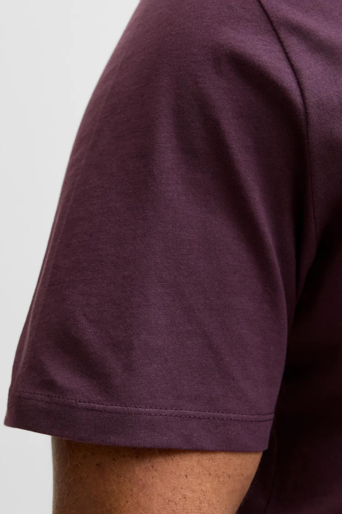 JACK&JONES 12284905 JJELOGO  YAZILI BUYUK BEDEN KISA KOL TSHIRT