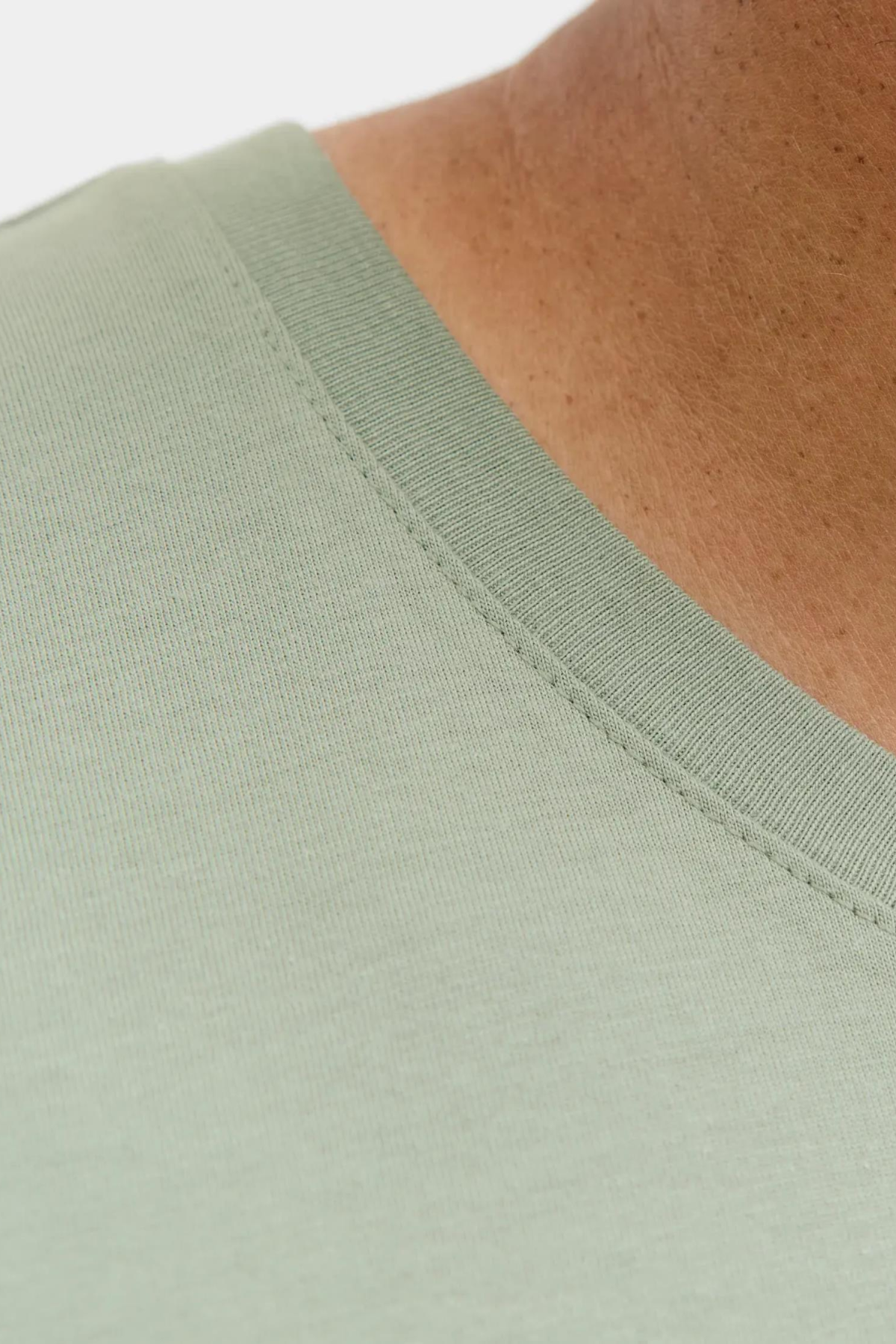 JACK&JONES 12284905 JJELOGO  YAZILI BUYUK BEDEN KISA KOL TSHIRT