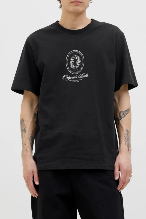 JACK&JONES 12286609 JORDIA GRAPHIC FRONT TEE KISA KOL ERKEK TSHIRT JACK&JONES 12286609 JORDIA GRAPHIC FRONT TEE KISA KOL ERKEK TSHIRT