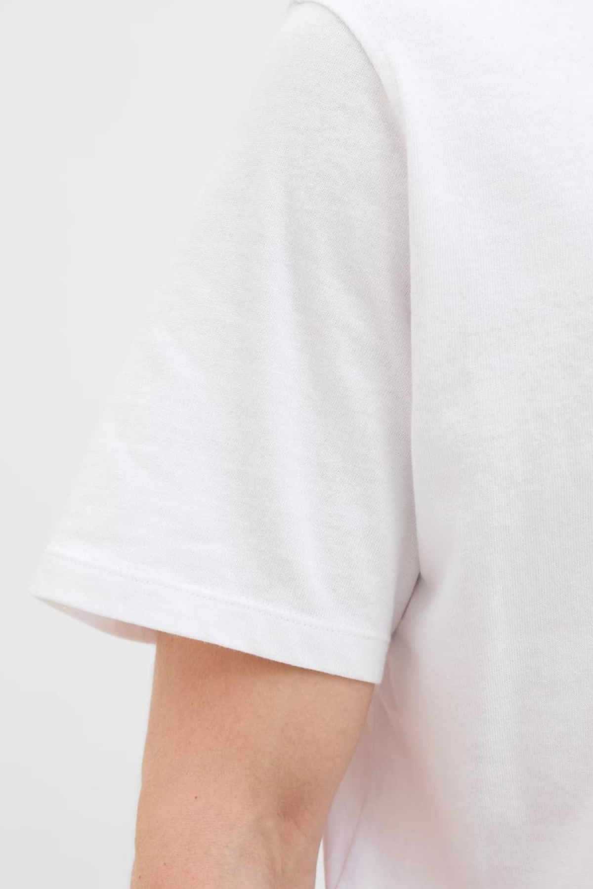 JACK&JONES 12286609 JORDIA GRAPHIC FRONT TEE KISA KOL ERKEK TSHIRT JACK&JONES 12286609 JORDIA GRAPHIC FRONT TEE KISA KOL ERKEK TSHIRT