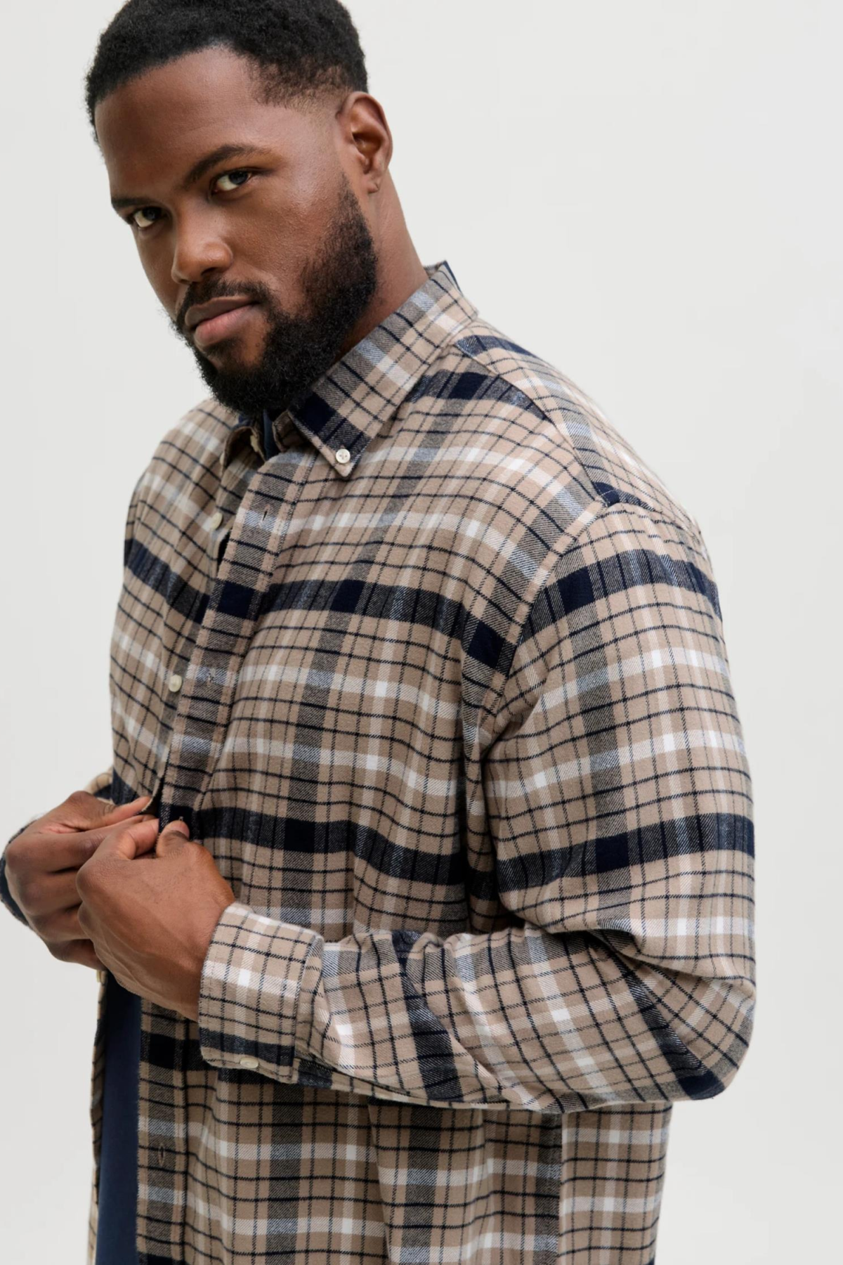 JACK&JONES 12287627 BATTAL BUYUK BEDEN UZUN KOL GOMLEK