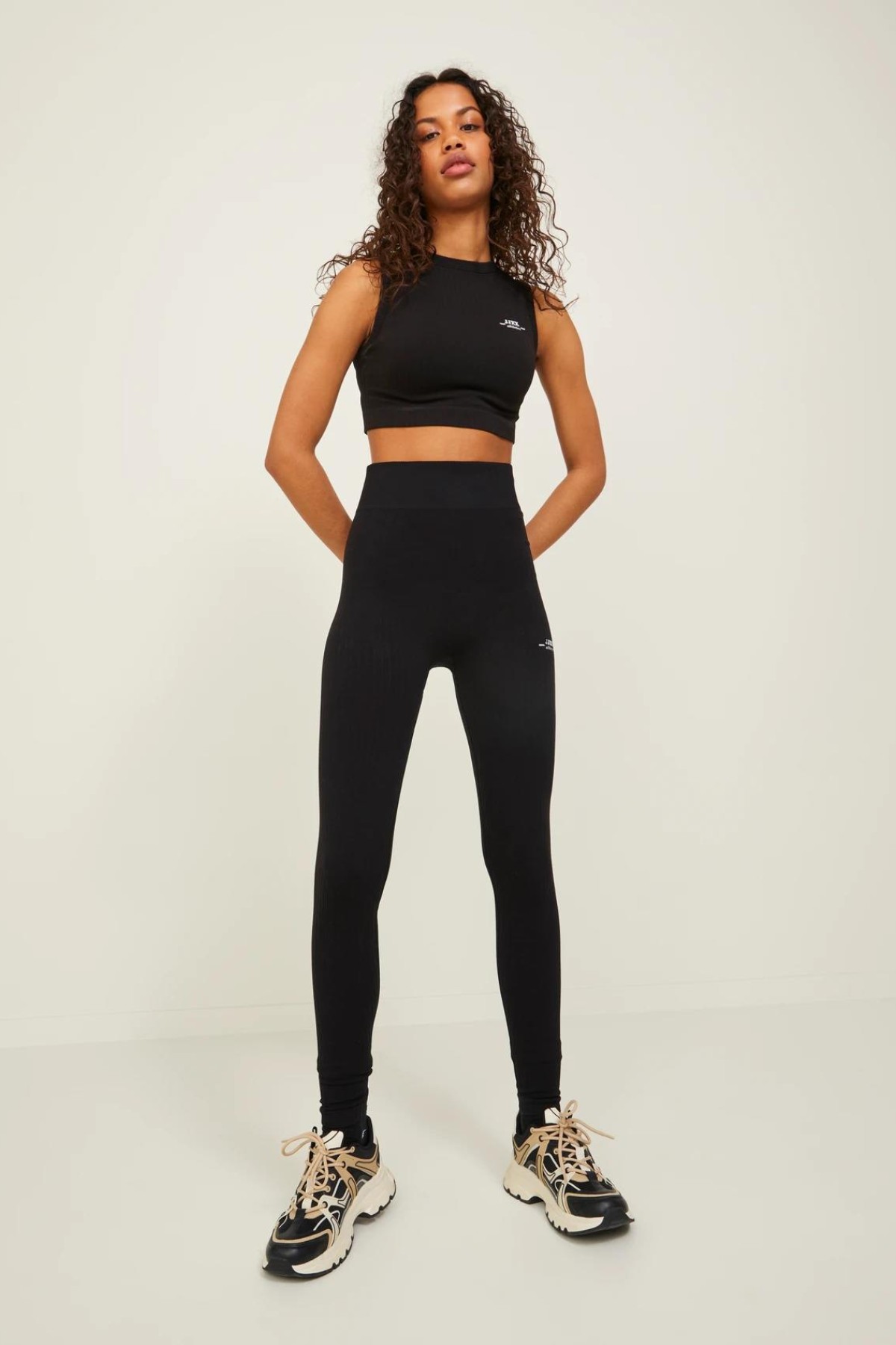 JACK&JONES JJXX 12219893 KENDINDEN CUZGULU 0 YAKA KOLSUZ CROP TSHIRT JACK&JONES JJXX 12219893 KENDINDEN CUZGULU 0 YAKA KOLSUZ CROP TSHIRT