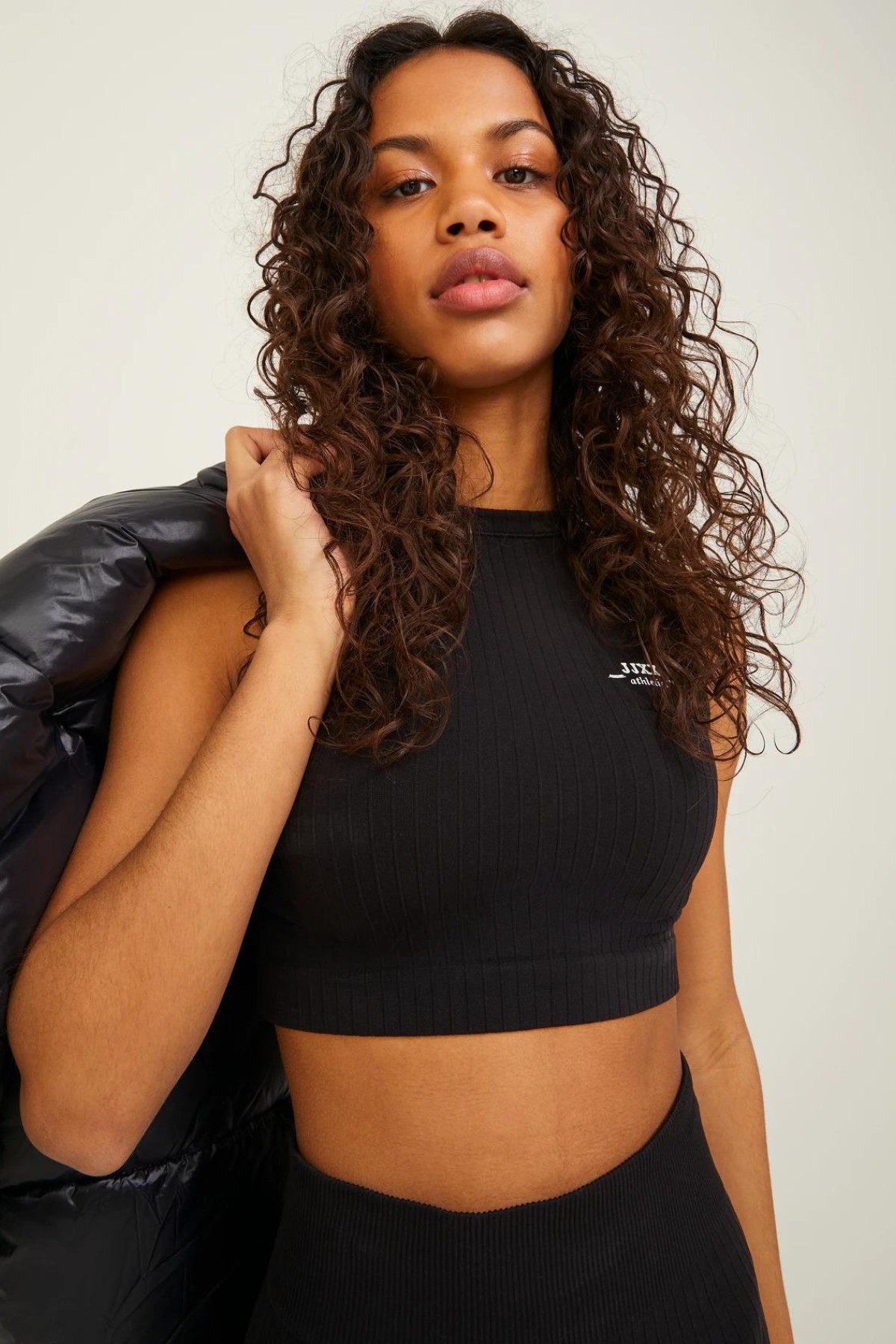 JACK&JONES JJXX 12219893 KENDINDEN CUZGULU 0 YAKA KOLSUZ CROP TSHIRT JACK&JONES JJXX 12219893 KENDINDEN CUZGULU 0 YAKA KOLSUZ CROP TSHIRT