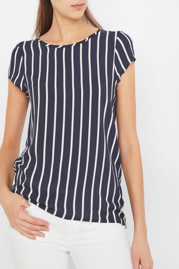 JACOUELINE DE YONG 15181095 TEK DUGMELI KISA KOL TSHIRT