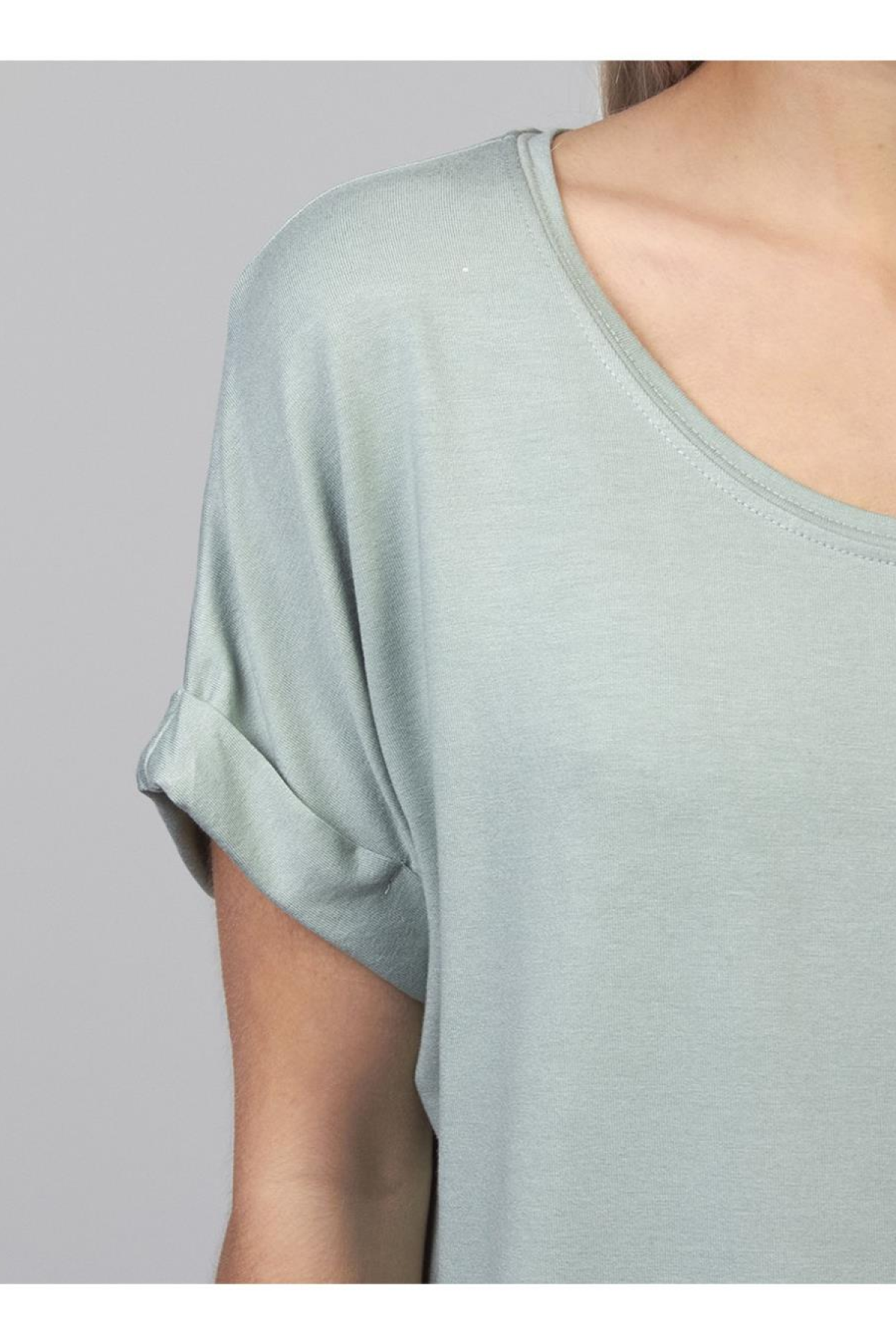 ONLY 15106662 ACIK YAKA KOL KATLAMALI KISA KOL TSHIRT ONLY 15106662 ACIK YAKA KOL KATLAMALI KISA KOL TSHIRT