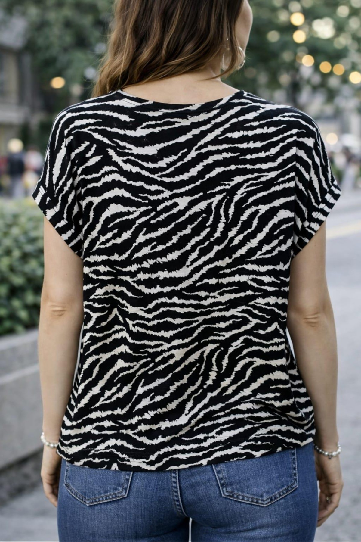 ONLY 15106662 ACIK YAKA KOL KATLAMALI KISA KOL TSHIRT