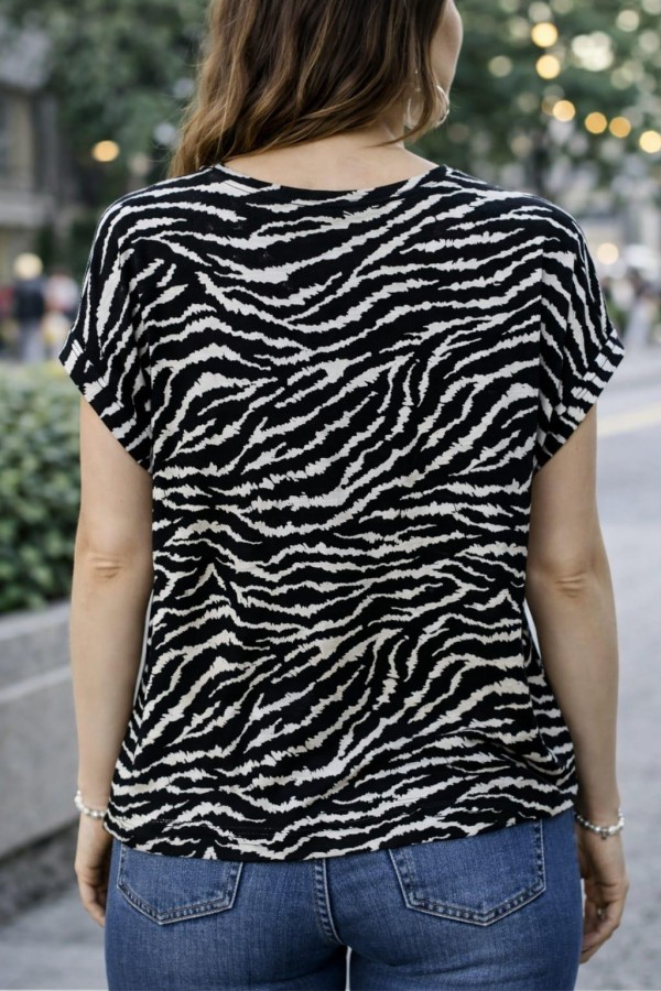 ONLY 15106662 ACIK YAKA KOL KATLAMALI KISA KOL TSHIRT