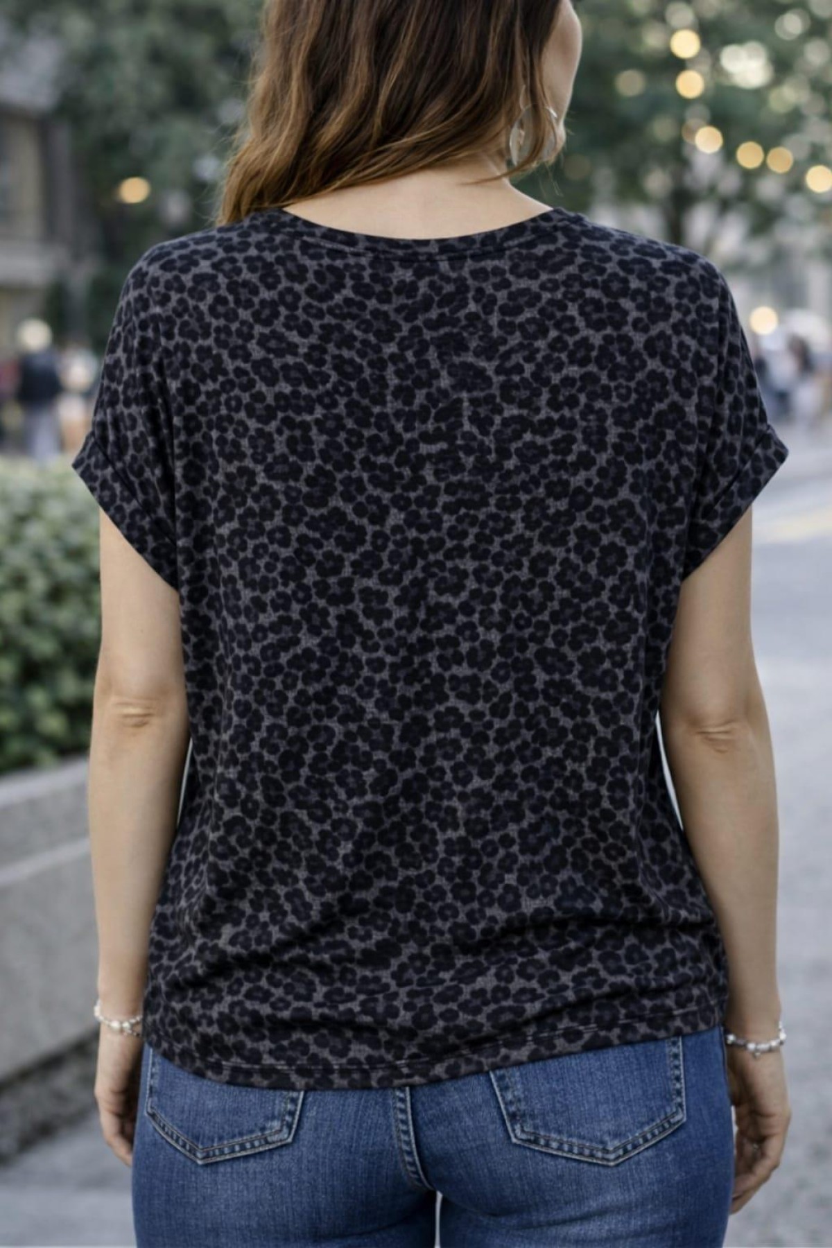 ONLY 15106662 ACIK YAKA KOL KATLAMALI KISA KOL TSHIRT