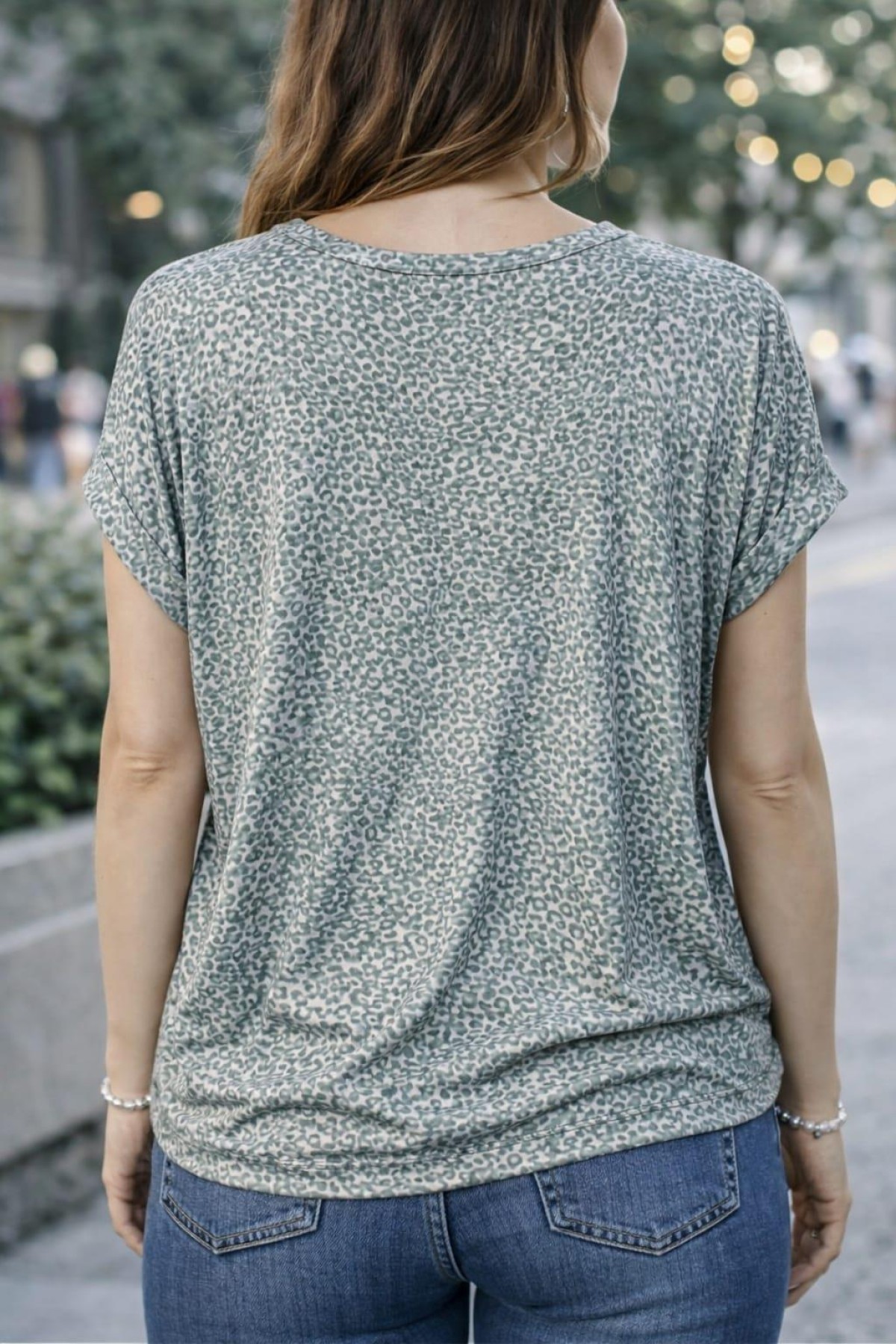 ONLY 15106662 ACIK YAKA KOL KATLAMALI KISA KOL TSHIRT