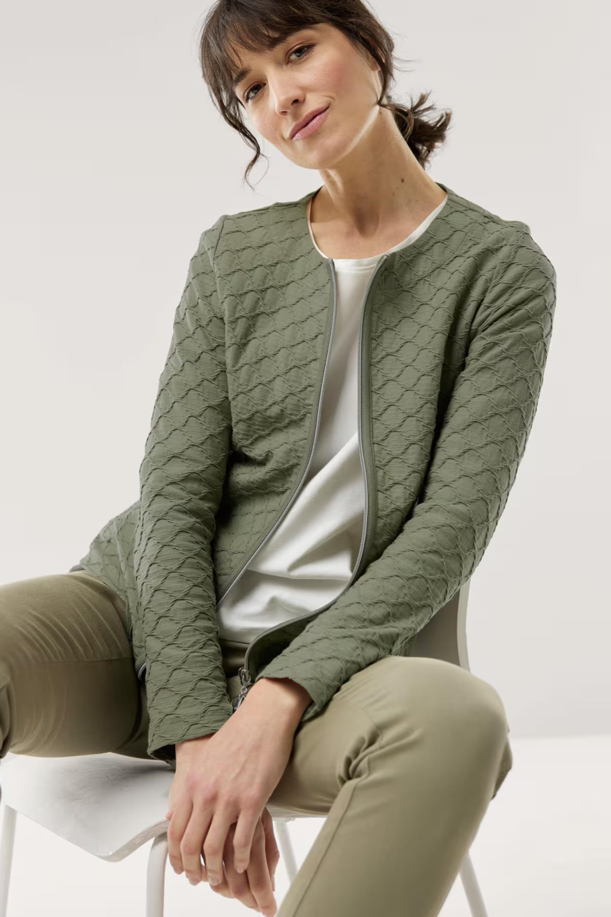 WALBUSCH KABARTMALI BAKLAVA DESENLI ACIK 0 YAKA ON FERMUARLI CEKET