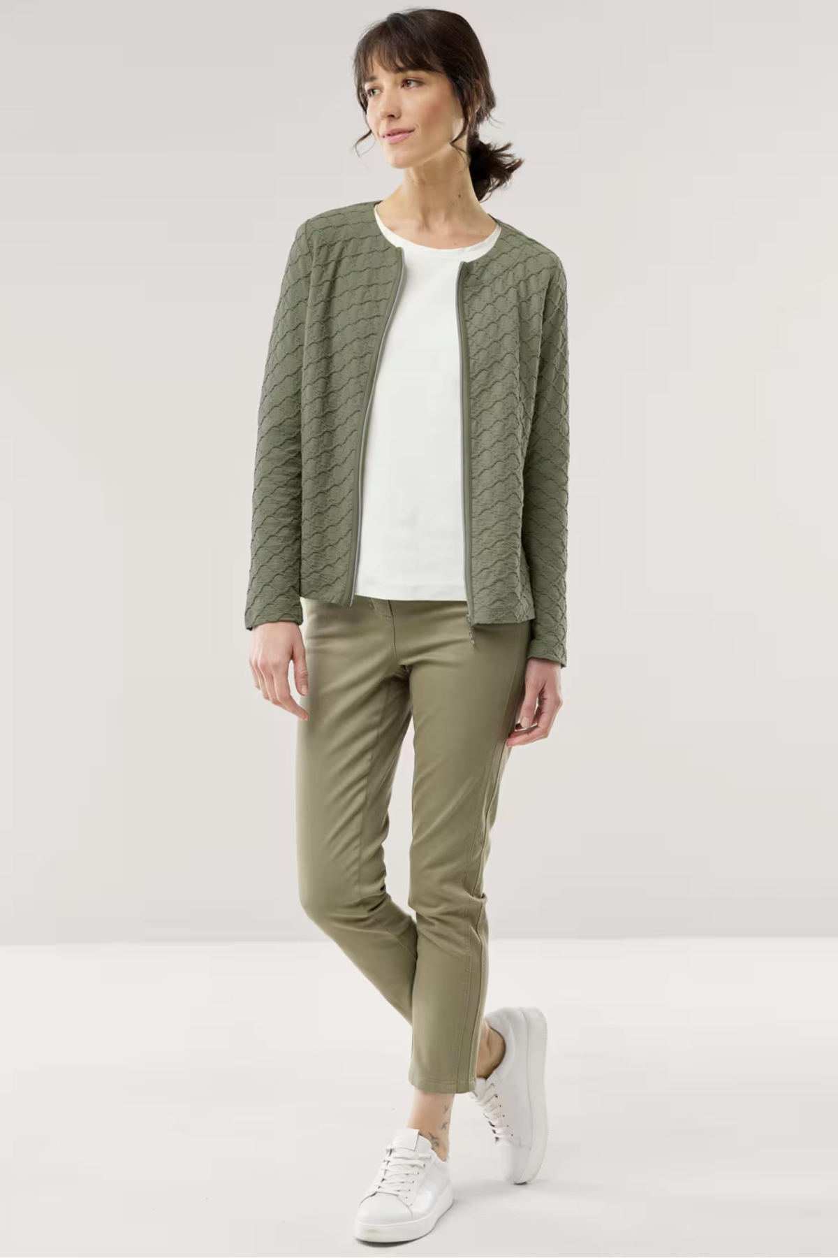 WALBUSCH KABARTMALI BAKLAVA DESENLI ACIK 0 YAKA ON FERMUARLI CEKET